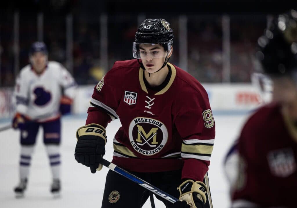 How boxing helped turn Blackhawks pick Sacha Boisvert into a top NHL Draft prospect