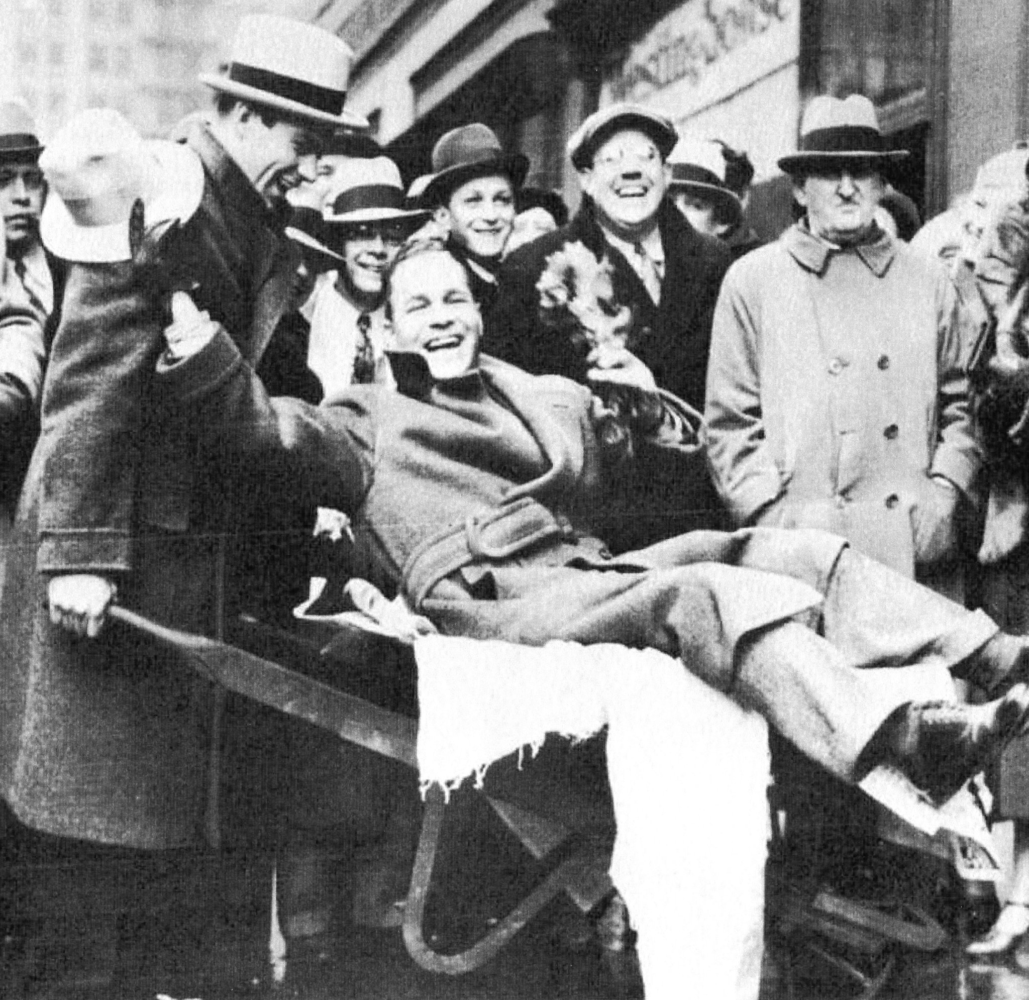 Stephen S on X: "In 1934, #Blackhawks d-man Roger Jenkins promised teammate Charlie  Gardiner that if Chicago won the Cup that year, he'd trundle said  goaltender around the city's downtown Loop in